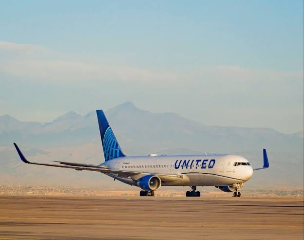 united flight ua109 diversion